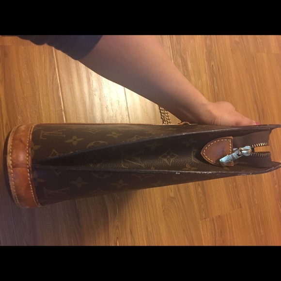 Louis Vuitton Babylone Bag - Picture 6 of 8